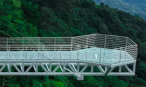 விசாகப்பட்டினத்தில் இந்தியாவின் மிக நீளமான கண்ணாடி நடைபாலம் திறப்பு