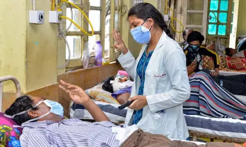 இந்தியாவில் சராசரியாக 811 பேருக்கு 1 டாக்டர் என்ற விகிதம் உள்ளது; மத்திய அரசு தகவல்