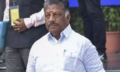 ஒபிஎஸ் டெல்லிக்கு திடீர் பயணம்: பாஜக தலவர்களை சந்திக்க திட்டமா?