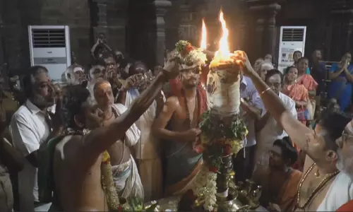 திருக்கார்த்திகை: நெல்லையப்பர் கோவிலில் பரணி தீபம் ஏற்றப்பட்டது திருக்கார்த்திகை: நெல்லையப்பர் கோவிலில் பரணி தீபம் ஏற்றப்பட்டது