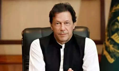 பாகிஸ்தான் முன்னாள் பிரதமர் இம்ரான் கான் நலமாக உள்ளார் - சகோதரி தகவல் பாகிஸ்தான் முன்னாள் பிரதமர் இம்ரான் கான் நலமாக உள்ளார் - சகோதரி தகவல்