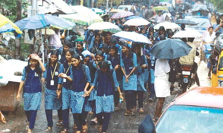 கனமழை எதிரொலி: புதுச்சேரியில் பள்ளிகளுக்கு இன்று விடுமுறை