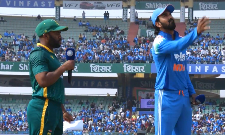 2வது ஒருநாள் போட்டி: இந்தியாவுக்கு எதிராக தென் ஆப்பிரிக்கா பந்துவீச்சு தேர்வு