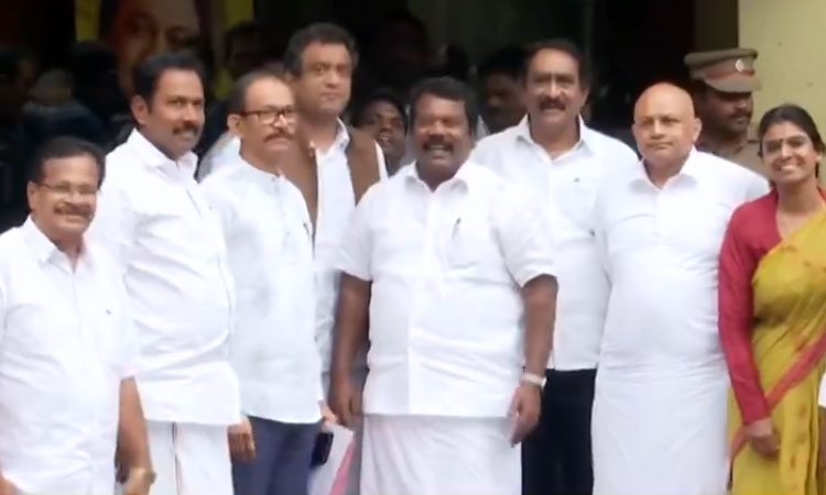 மு.க.ஸ்டாலினுடன் தொகுதி பங்கீடு குறித்து காங்கிரஸ் ஆலோசனை: 5 பேர் குழுவினர் சந்திப்பு