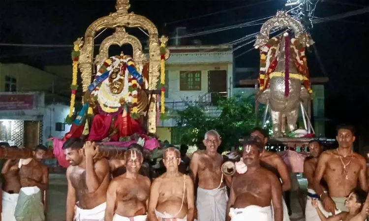 ஆழ்வார்திருநகரி ஆதிநாதர் ஆழ்வார் கோவிலில் கைசிக கருடசேவை