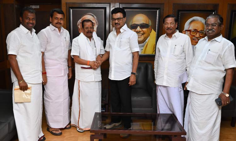 அதிமுக முன்னாள் எம்.எல்.ஏ. திமுகவில் இணைந்தார்...!