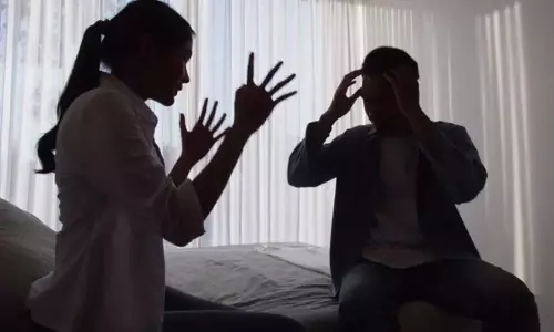 “விவாகரத்தான பெண்களே அவருக்கு டார்கெட்..” 2-வது கணவர் மீது இளம்பெண் பரபரப்பு புகார்