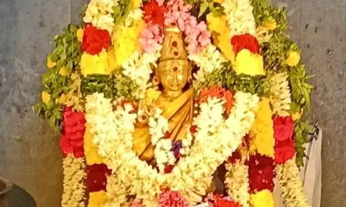 புகழூர்: ஐயப்பன் கோவிலில் கார்த்திகை தீப சிறப்பு வழிபாடு