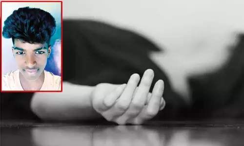 கல்லூரி செல்லாமல் ஊா் சுற்றியதை கண்டித்த தந்தை - மாணவர் எடுத்த விபரீத முடிவு