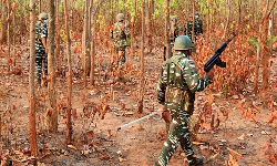 18 நக்சலைட்டுகள் சுட்டுக்கொலை