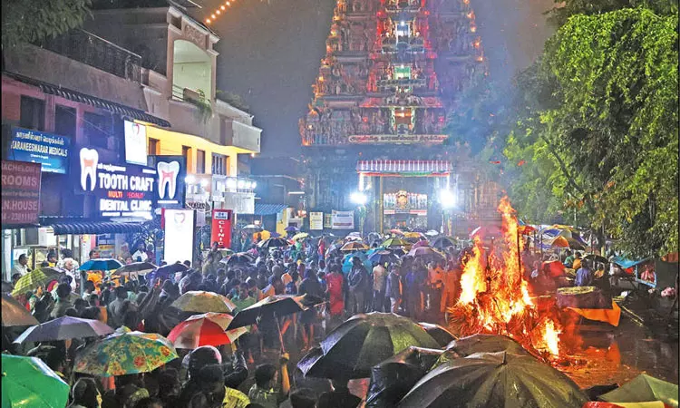 முருகன் கோவில்களில் கார்த்திகை தீபத் திருவிழா கொண்டாட்டம் முருகன் கோவில்களில் கார்த்திகை தீபத் திருவிழா கொண்டாட்டம்