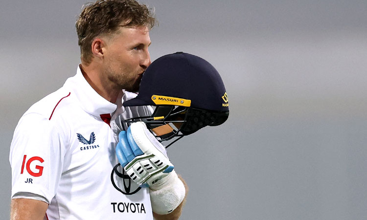 ஆஷஸ் 2-வது டெஸ்ட்: ரூட் அபார சதம்.. முதல் நாளில் இங்கிலாந்து 325 ரன்கள் குவிப்பு