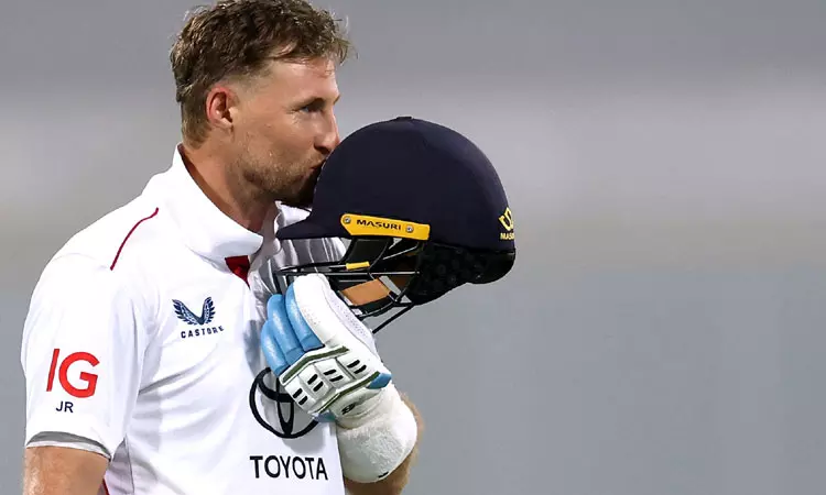 ஆஷஸ் 2-வது டெஸ்ட்: ரூட் அபார சதம்.. முதல் நாளில் இங்கிலாந்து 325 ரன்கள் குவிப்பு ஆஷஸ் 2-வது டெஸ்ட்: ரூட் அபார சதம்.. முதல் நாளில் இங்கிலாந்து 325 ரன்கள் குவிப்பு