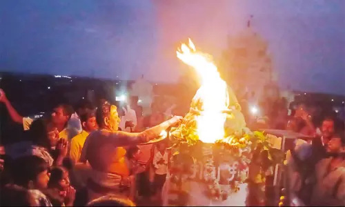 கார்த்திகை தீபத்திருவிழா.. கரூர் மாவட்டத்தில் மகா தீபம் ஏற்றி, சொக்கப்பனை கொளுத்தி வழிபாடு