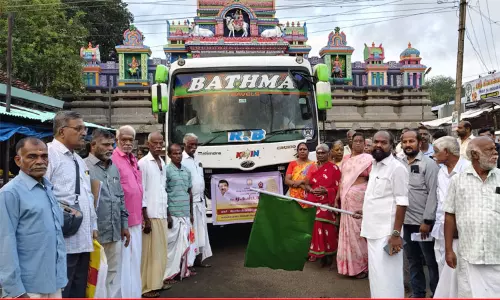 ராமேஸ்வரம்-காசி இலவச ஆன்மிக பயணம்... நாகை, மயிலாடுதுறையில் இருந்து புறப்பட்ட பக்தர்கள்
