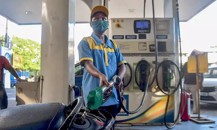 சென்னையில் இன்றைய பெட்ரோல், டீசல் விலை நிலவரம் சென்னையில் இன்றைய பெட்ரோல், டீசல் விலை நிலவரம்