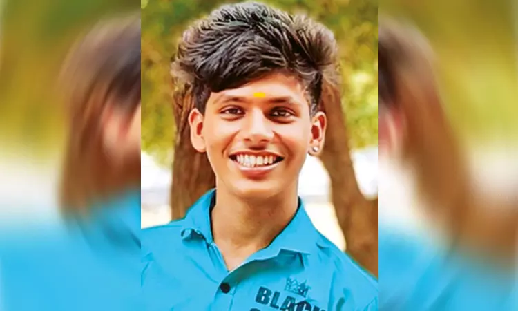 கல்வி உதவித்தொகையில் வாங்கிய ஆடு இறந்த சோகத்தில் மாணவன் எடுத்த விபரீத முடிவு