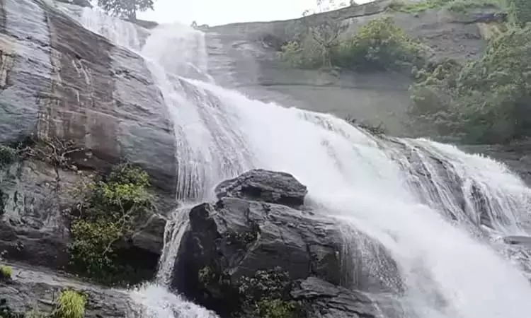 குற்றாலம் மெயின் அருவியில் சுற்றுலா பயணிகள்... ... இன்றைய முக்கிய செய்திகள்.. சில வரிகளில்.. 05-12-2025 குற்றாலம் மெயின் அருவியில் சுற்றுலா பயணிகள்... ... இன்றைய முக்கிய செய்திகள்.. சில வரிகளில்.. 05-12-2025
