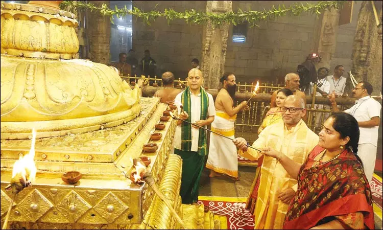 திருப்பதி ஏழுமலையான் கோவிலில் தீபத்திருவிழா.. நெய் தீபங்கள் ஏற்றி வழிபாடு