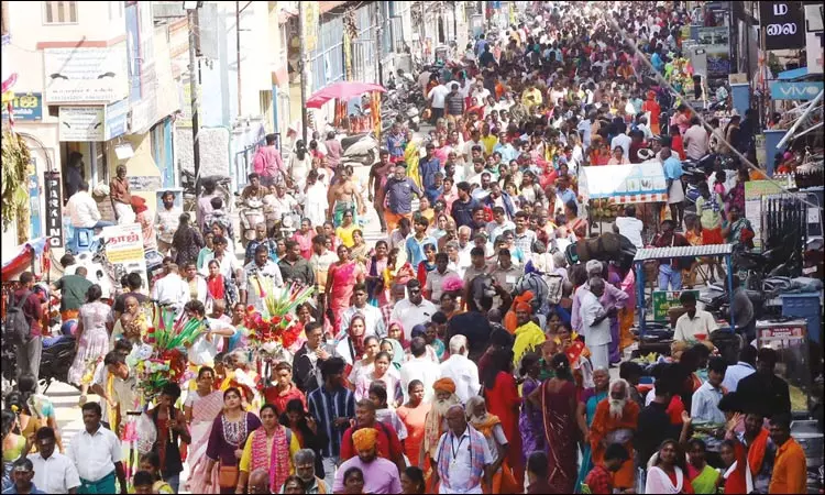 கார்த்திகை மாத பௌர்ணமி: திருவண்ணாமலையில் விடிய, விடிய பக்தர்கள் கிரிவலம்