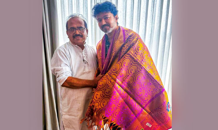 விஜய் முன்னிலையில் தவெகவில் இணைந்தார் நாஞ்சில் சம்பத்