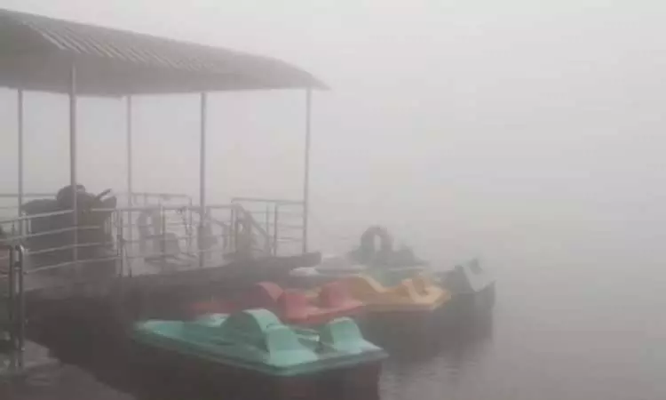 ஏற்காடு மலைப்பகுதியில் நிலவிய மூடுபனி - வாகன ஓட்டிகள் அவதி