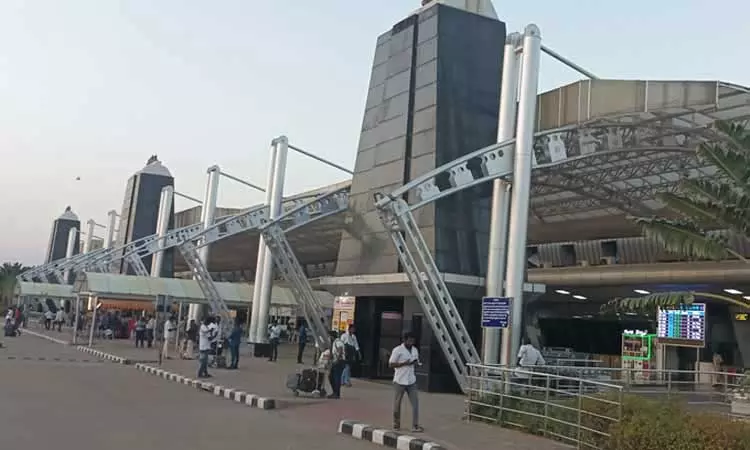 திருச்சி விமான நிலையத்தில் ரூ.2.5 கோடி உயர்ரக போதைப்பொருள் பறிமுதல் - பெண் பயணியிடம் விசாரணை