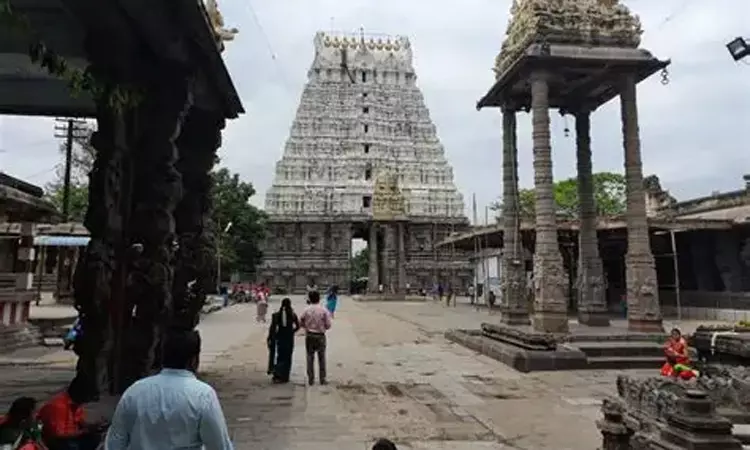 திருவண்ணாமலை அருணாசலேஸ்வரர் கோவிலில் போலீசார்-ஆந்திர பக்தர்களிடையே கைகலப்பு