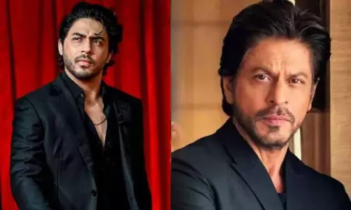 ரசிகர்களை நோக்கி ஆபாச சைகை காட்டிய நடிகர் ஷாருக்கானின் மகன்.. வீடியோ வெளியாகி பரபரப்பு