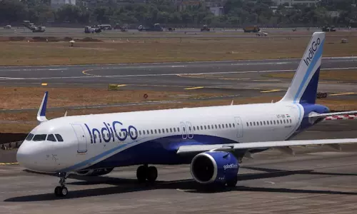 4-வது நாளாக தொடரும் குளறுபடி: இண்டிகோ விமானங்கள் ரத்தால் பரிதவிக்கும் பயணிகள்