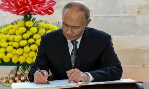 மகாத்மா காந்தி நினைவிடத்திற்கு சென்ற புதின்: பார்வையாளர் பதிவேட்டில் எழுதியது என்ன? மகாத்மா காந்தி நினைவிடத்திற்கு சென்ற புதின்: பார்வையாளர் பதிவேட்டில் எழுதியது என்ன?