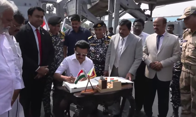 இலங்கை மக்களுக்கு 950 டன் நிவாரண பொருட்கள்: மு.க.ஸ்டாலின்  அனுப்பி வைத்தார்