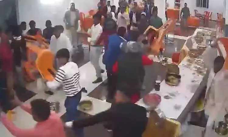 ரசகுல்லா தீர்ந்து போனதால் உறவினர்கள் அடிதடி... பாதியில் நின்ற திருமணம்