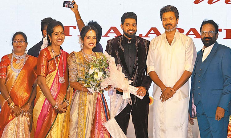 தயாரிப்பாளர் டி.சிவா இல்ல திருமண வரவேற்பு- விஜய் நேரில் வாழ்த்து