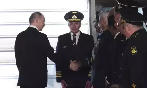 இந்திய பயணம் நிறைவு: ரஷியா புறப்பட்டார் புதின் இந்திய பயணம் நிறைவு: ரஷியா புறப்பட்டார் புதின்