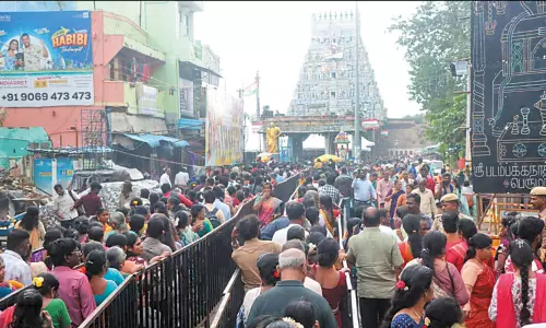 ஆதிபுரீஸ்வரர் கவசம் திறப்பு: விடிய விடிய காத்திருந்து பக்தர்கள் சாமி தரிசனம் - இன்று மாலை நிறைவடைகிறது ஆதிபுரீஸ்வரர் கவசம் திறப்பு: விடிய விடிய காத்திருந்து பக்தர்கள் சாமி தரிசனம் - இன்று மாலை நிறைவடைகிறது