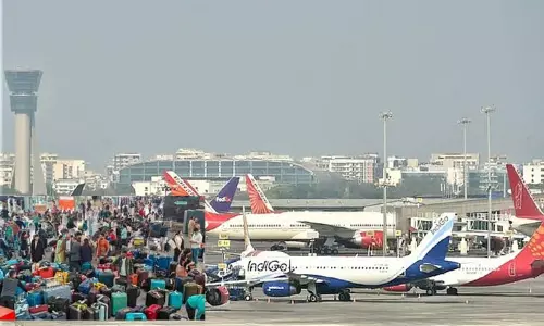 இண்டிகோ விமான சேவை பாதிப்பு: பல மடங்கு உயர்ந்த விமான டிக்கெட் விலை இண்டிகோ விமான சேவை பாதிப்பு: பல மடங்கு உயர்ந்த விமான டிக்கெட் விலை