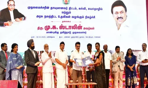 ரூ.265.50 கோடி மதிப்பிலான நலத்திட்ட உதவிகள் - முதல்-அமைச்சர் மு.க.ஸ்டாலின் வழங்கினார் ரூ.265.50 கோடி மதிப்பிலான நலத்திட்ட உதவிகள் - முதல்-அமைச்சர் மு.க.ஸ்டாலின் வழங்கினார்