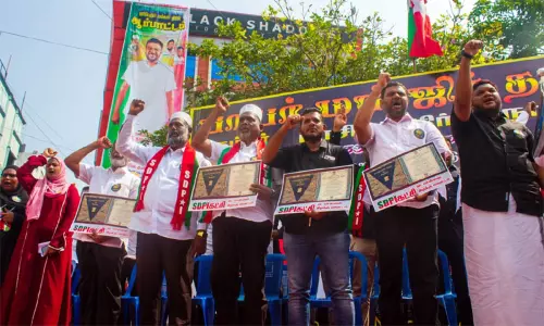 வக்ப் மற்றும் வழிபாட்டு உரிமையை காக்க சென்னையில் எஸ்டிபிஐ கட்சி ஆர்ப்பாட்டம் வக்ப் மற்றும் வழிபாட்டு உரிமையை காக்க சென்னையில் எஸ்டிபிஐ கட்சி ஆர்ப்பாட்டம்