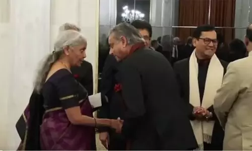 ரஷிய அதிபர் புதின் விருந்தில் பங்கேற்பு; சசிதரூருக்கு காங்கிரஸ் கண்டனம் ரஷிய அதிபர் புதின் விருந்தில் பங்கேற்பு; சசிதரூருக்கு காங்கிரஸ் கண்டனம்