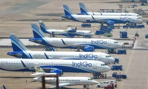 இண்டிகோ பிரச்சினைக்கு நடுவே விமான கட்டணங்கள் உயர்வதை தடுக்க மத்திய அரசு அதிரடி நடவடிக்கை இண்டிகோ பிரச்சினைக்கு நடுவே விமான கட்டணங்கள் உயர்வதை தடுக்க மத்திய அரசு அதிரடி நடவடிக்கை
