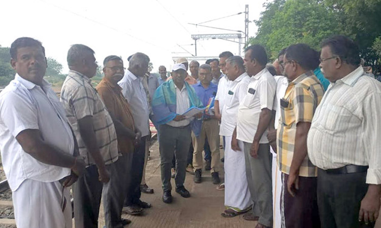 செய்துங்கநல்லூரில் பாலக்காடு எக்ஸ்பிரஸ் ரெயில் நின்று செல்ல நடவடிக்கை: பொதுமக்கள் கோரிக்கை