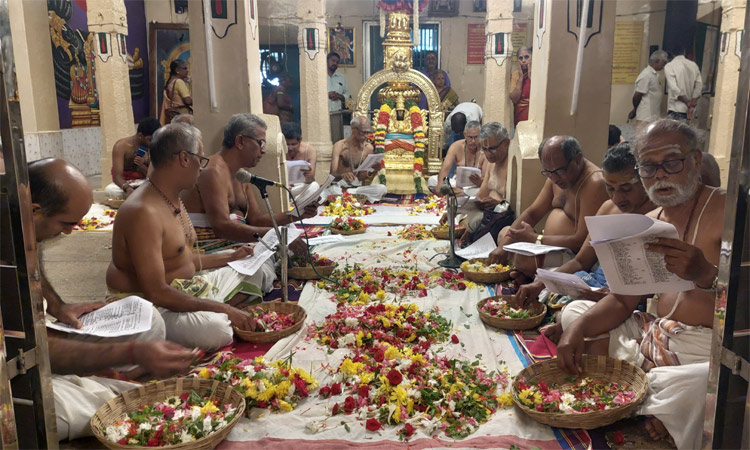 உலக மக்களின் நலன் வேண்டி ஆற்றழகிய சிங்கர் கோவிலில் ஏகதின லட்சார்ச்சனை