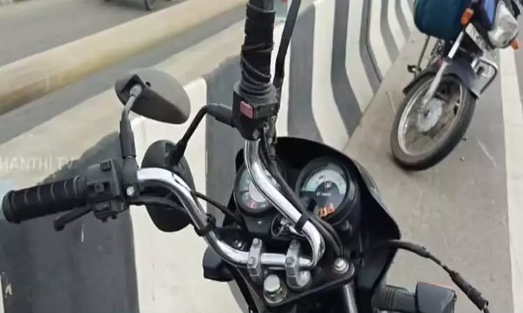 ரீல்ஸ் எடுத்தபடி பைக்கில் சென்ற இளைஞர்களால் விபத்து - 5 பேர் காயம்