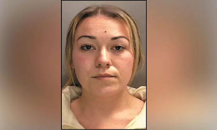 இங்கிலாந்தில் கைதியுடன் தகாத உறவில் இருந்த பெண் அதிகாரிக்கு சிறை இங்கிலாந்தில் கைதியுடன் தகாத உறவில் இருந்த பெண் அதிகாரிக்கு சிறை