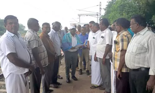 செய்துங்கநல்லூரில் பாலக்காடு எக்ஸ்பிரஸ் ரெயில் நின்று செல்ல நடவடிக்கை: பொதுமக்கள் கோரிக்கை செய்துங்கநல்லூரில் பாலக்காடு எக்ஸ்பிரஸ் ரெயில் நின்று செல்ல நடவடிக்கை: பொதுமக்கள் கோரிக்கை