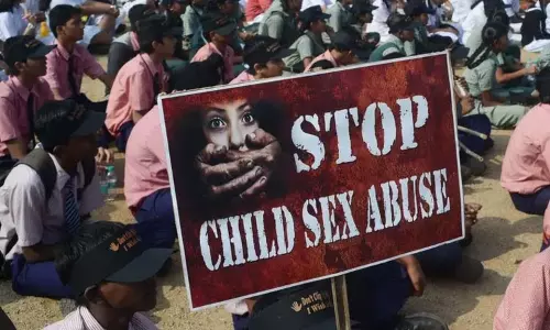 உத்தரபிரதேசம்: 13 வயது சிறுமி பாலியல் வன்கொடுமை - அதிர்ச்சி சம்பவம்