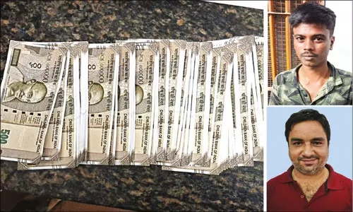 தூத்துக்குடியில் 500 ரூபாய் போலி நோட்டுகளை புழக்கத்தில் விட்ட 2 பேர் கைது தூத்துக்குடியில் 500 ரூபாய் போலி நோட்டுகளை புழக்கத்தில் விட்ட 2 பேர் கைது