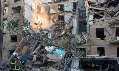 உக்ரைன் மீது ரஷியா ஏவுகணை தாக்குதல் - 8 பேர் காயம் உக்ரைன் மீது ரஷியா ஏவுகணை தாக்குதல் - 8 பேர் காயம்