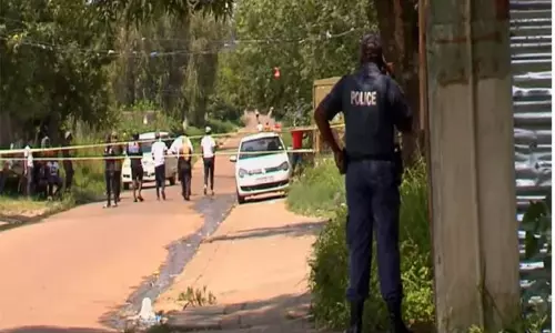 தென் ஆப்பிரிக்கா: கேளிக்கை விடுதியில் துப்பாக்கி சூடு - 11 பேர் பலி தென் ஆப்பிரிக்கா: கேளிக்கை விடுதியில் துப்பாக்கி சூடு - 11 பேர் பலி